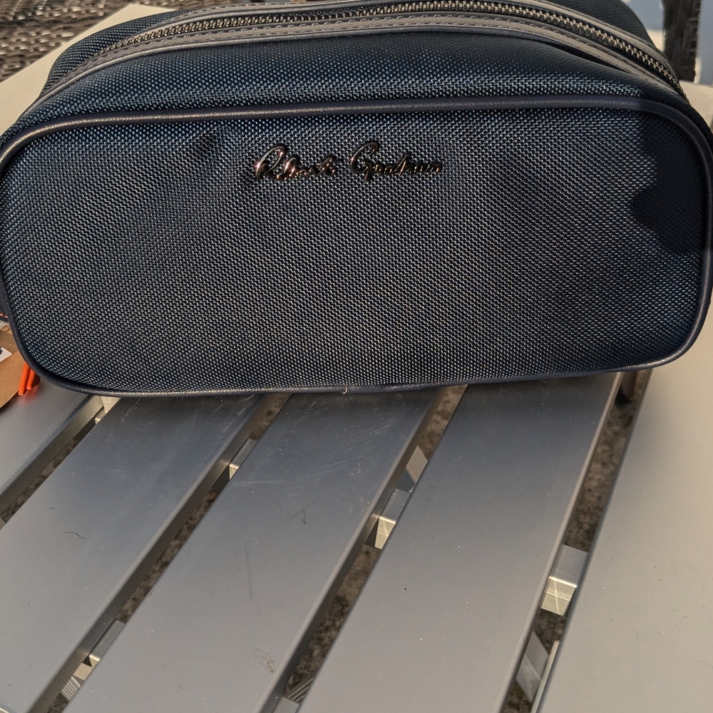 ROBERT GRAHAM NWT NAVY TOILETRY BAG